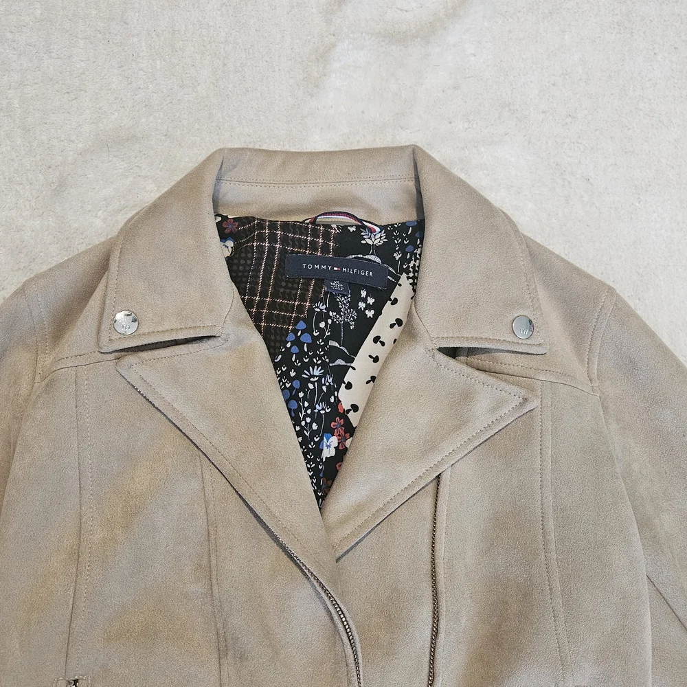NEW Tommy Hilfiger Leather Suede Beige Biker Jacket Size XS Neutral Moto Luxury - Picture 3 of 9